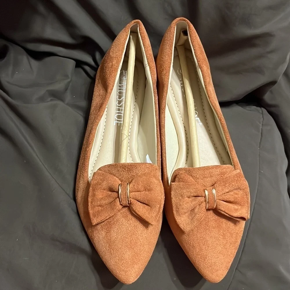 - NEW size 6  MUSSHOE Flat Shoes Women Comfortable Pointed Toe Slip on Flats